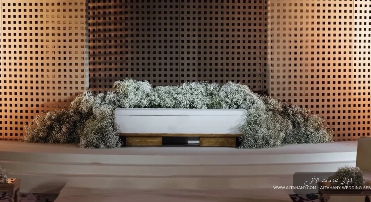 Illuminated Column Kosha with a Floral Walkway — design no. 164 — shot 5 of 9