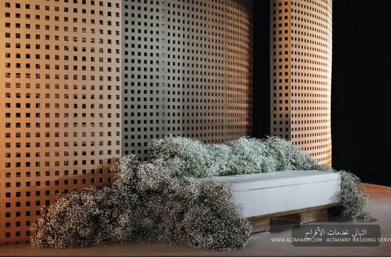 Illuminated Column Kosha with a Floral Walkway — design no. 164 — shot 6 of 9